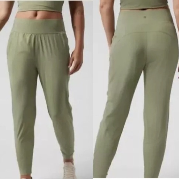ATHLETA Run With It Pants Sz S Eucalyptus Green Jogger Casual Comfy Chic Travel - Picture 1 of 15